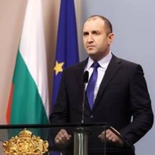 Управляващите не успяха &quot;по терлички&quot; съвсем да бетонират Черноморието. /Жалят за Плевнелиев и Цецка/