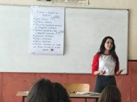 Деца да оказват психосоциална подкрепа на връстници. Сериозно ли е?