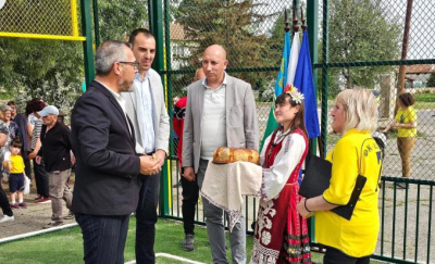 Нови комбинирани спортни площадки бяха открити в селата Кукорево и Безмер.